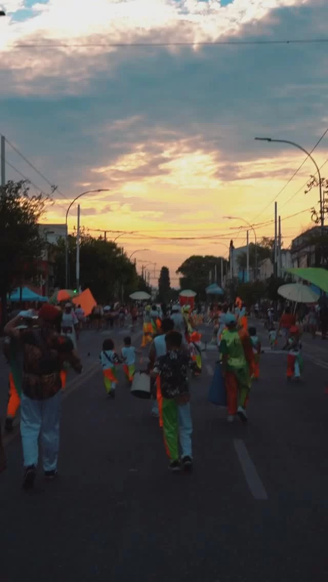 🥳 ¡En Córdoba el carnaval es circular! ♻️

🎉 Del 8 de febrero al 3 de Marzo Córdoba vive el carnaval en los barrios con perspectiva ambiental 

🥁 ¡Ubica nuestras campanas de reciclado y sumate a hacerlo circular!