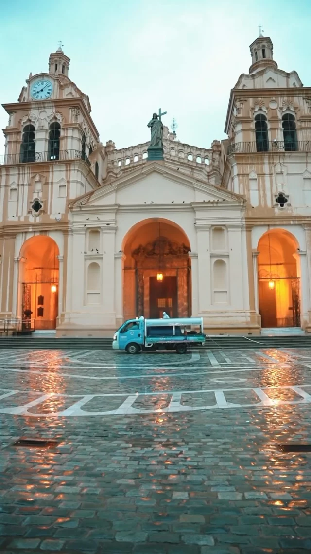 Durante el fin de semana largo nuestros equipos estuvieron trabajando y dejando todo impecable para acompañar las actividades culturales y religiosas que se llevaron adelante en la ciudad 🤩

Una ciudad limpia es una ciudad feliz 🙂
