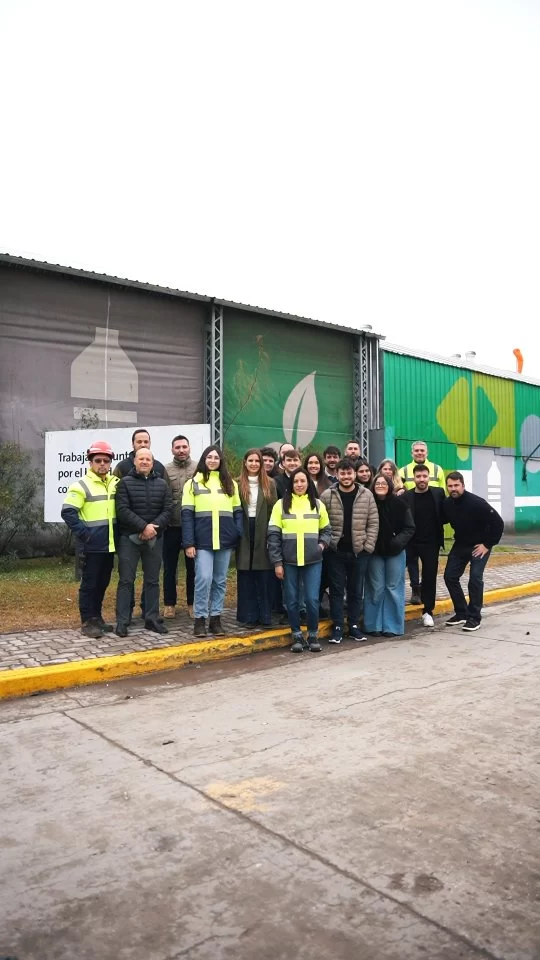 Con servicios y experiencias circulares, seguimos trabajando por una Córdoba Sustentable ✅️

Hoy a nuestros servicios diarios que cuidan la Higiene de la ciudad, le sumamos una visita a la planta de Geocycle. Una experiencia circular para profundizar en sus procesos y fortalecer lazos público-privados, para seguir forjando un presente y futuro más sustentable 🤝

#JuntosHacemosMás