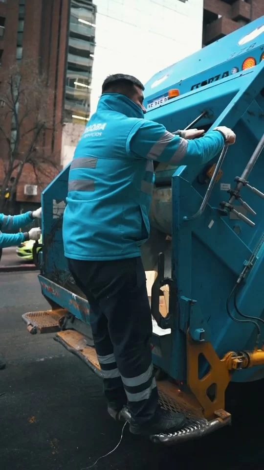 ✅ Nuestros equipos de recolección continúan trabajando en zona centro

🙌🏻 Con compromiso y dedicación seguimos haciendo una Córdoba mas limpia 

#JuntosHacemosMás