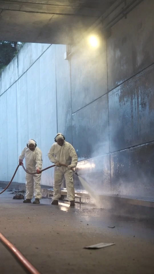 💧¡Hoy le tocaba al túnel de Plaza España! ✨

Con saltito incluido (🤌🏻), nuestros equipos, camiones y mangueras dejaron impecable el Túnel de Plaza España en un trabajo conjunto con los equipos de tránsito de la Muni ✅

🤩 Devolver el brillo a lugares es nuestra pasión! 

#CórdobaHace #CórdobaSigue