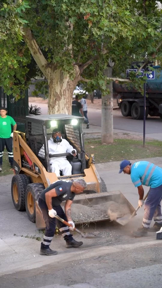 ⏰ ¡Mañana por Villa Belgrano! 

🫡 Nuestros equipos se desplegaron por zona norte, en un gran operativo brindando respuesta y soluciones a los vecinos de la zona 

Escuchando y ejecutando, #CórdobaHace #CórdobaSigue
