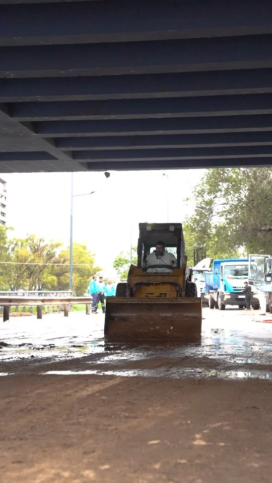 ✅ Esta mañana trabajamos sobre Costanera para que la circulación por la zona vuelva a la normalidad tras las lluvias. ¡Mira! 

#CórdobaHace #CórdobaSigue
