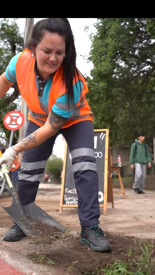 🦺 ¡De punta a punta nuestros equipos cuidando las avenidas de la ciudad! 

La limpieza de estos espacios de gran circulación es esencial para que transitar nuestra Córdoba sea cada día más disfrutable. 

#CórdobaHace #CórdobaSigue