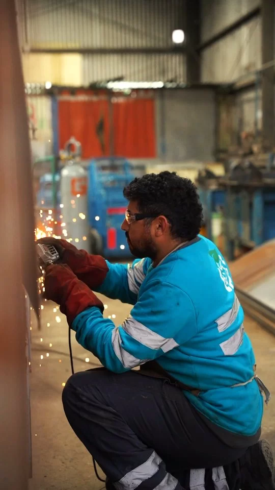 Gestión en movimiento 🚛💨

Arrancamos tempranito la mañana junto al equipo de mantenimiento mecánico y mantenimiento taller.

El detrás de escena del servicio es la puesta a punto de los vehículos que nos ayudan para que Córdoba brille cada día más.
Entre charlas, herramientas y buen humor, demostramos que este equipo nunca frena. 🚗🔧

#CórdobaSigue #CórdobaHace